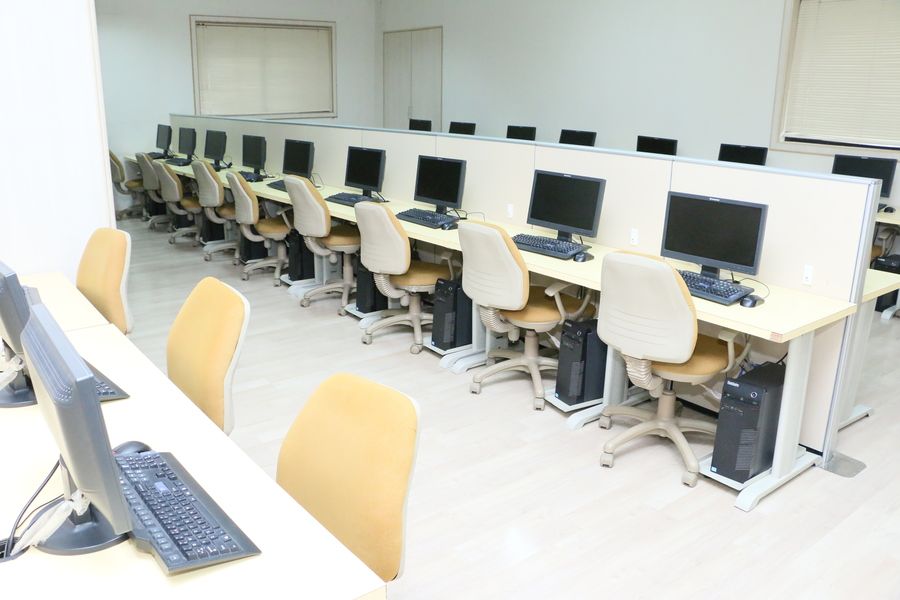 Atmiya Institute for Management Studies, Atmiya University Rajkot Computer Lab photo 7